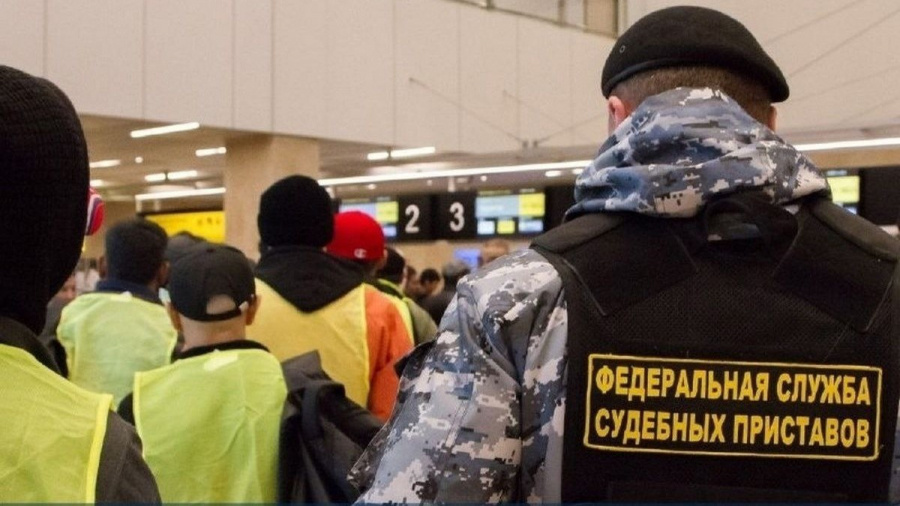 Депортация мигрантов по сравнению с их притоком — как маленький ручеек рядом с морем