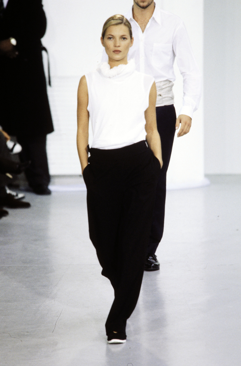    Кейт Мосс на показе Helmut Lang весна-лето 1998GettyImages