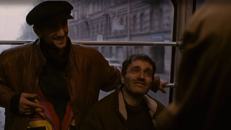 Артист Артур Арутюнян, скончавшийся в Петербурге на 69-м году жизни. На фото он справа. .📷Фото: Кадр из фильма «Брат»