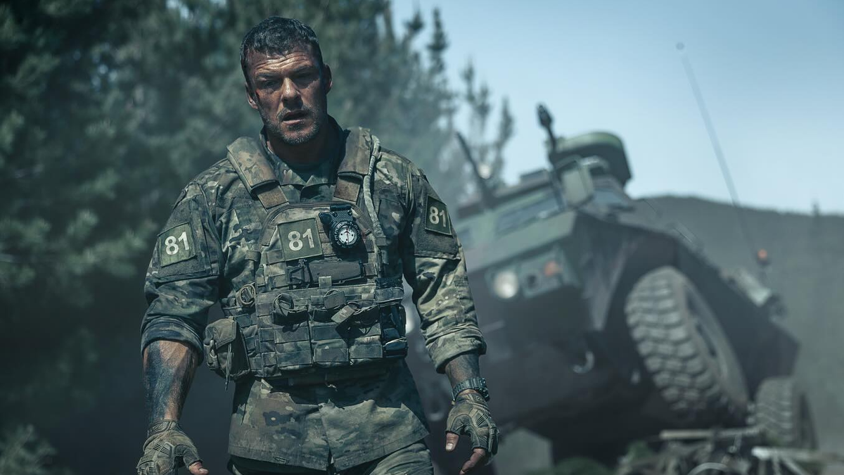 Трейлер боевика «Военная машина»: армия США против танка из другого мира