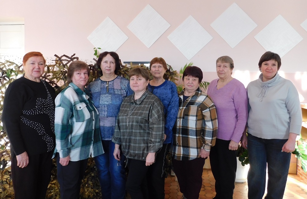    Волонтерская группа "Благодеи" и куратор волонтерского движения В"месте мы сила". Фото Анны Зубаревой