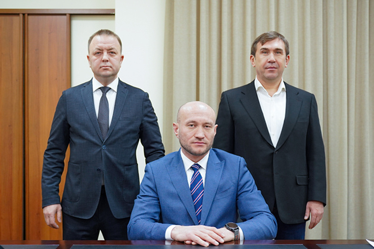    Сын бывшего депутата Госсовета РТ Габделхая Каримова Марат Каримов будет курировать в министерстве направление сельхозтехники и охраны труда.   
Фото: agro.tatarstan.ru