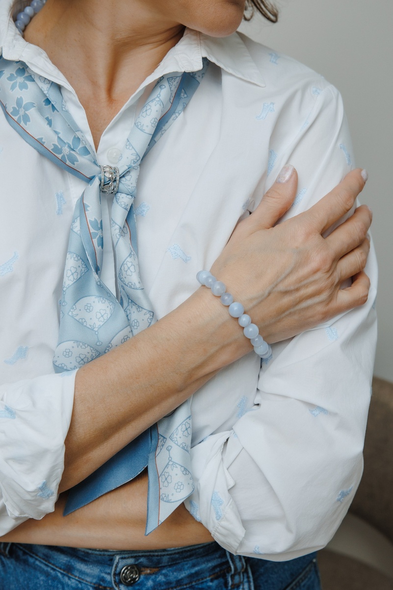 Бренд TRIORA, коллекция Япония: колье из голубого агата, дизайнерская брошь "Японский веер" и шелковый шарфик Твилли