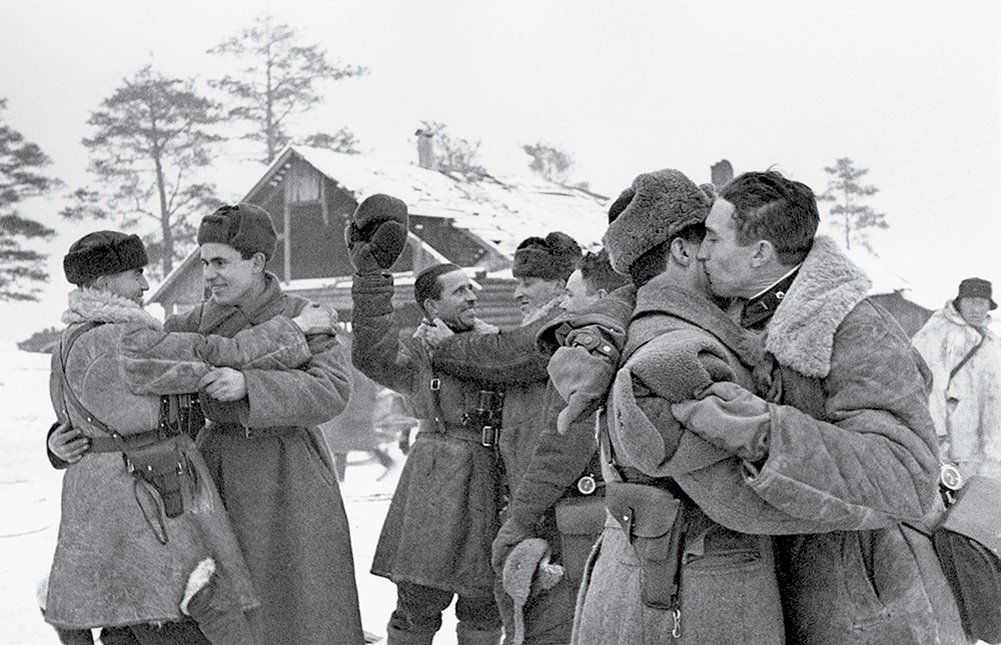 Встреча бойцов Ленинградского и Волховского фронтов 18 января 1943 года.