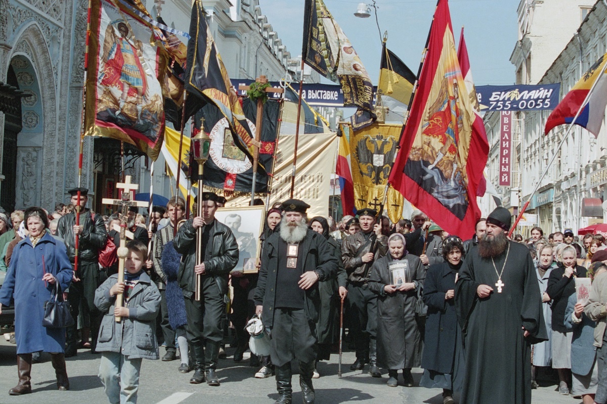    Современные монархисты живут в придуманном мире