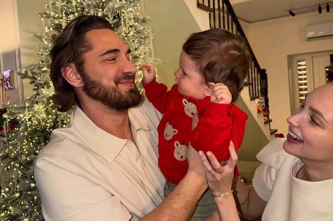 Курбан и Валерия Омаровы с сыном Адамом. Фото: соцсети/@zimamoscow