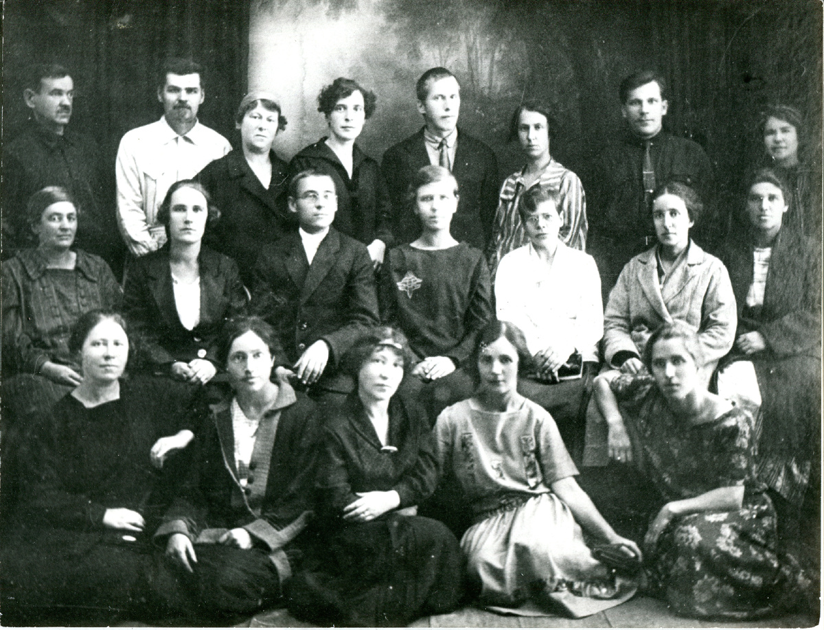 Бондины  с учителями. 1926 год. Из коллекции Нижнетагильского музея-заповедника «Горнозаводской Урал»