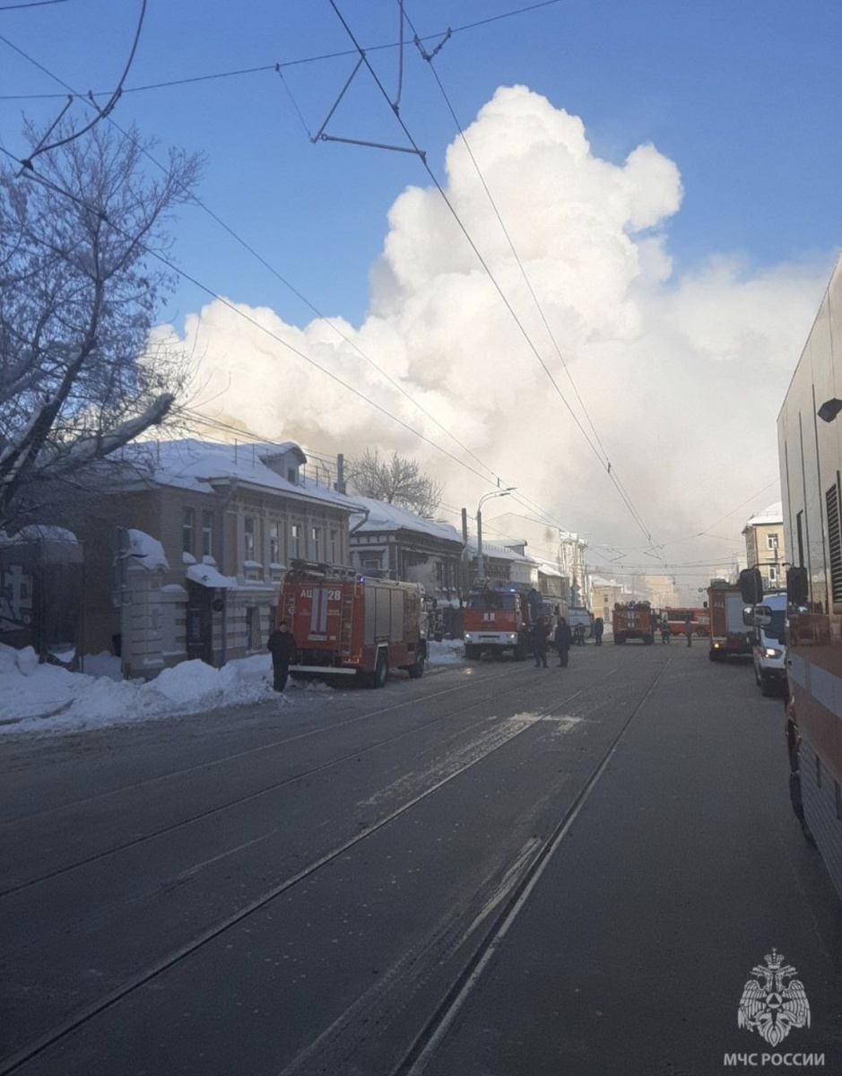    Исторический дом горит на ул. Ильинской в Нижнем Новгороде