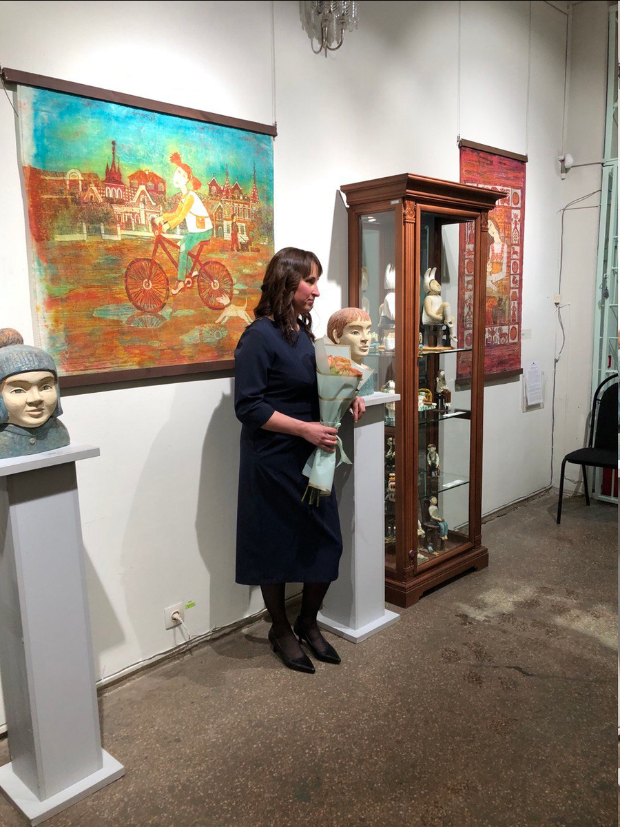 Алиса Самаринкина На открытии выставки «Диалоги поколений». Фото автора.