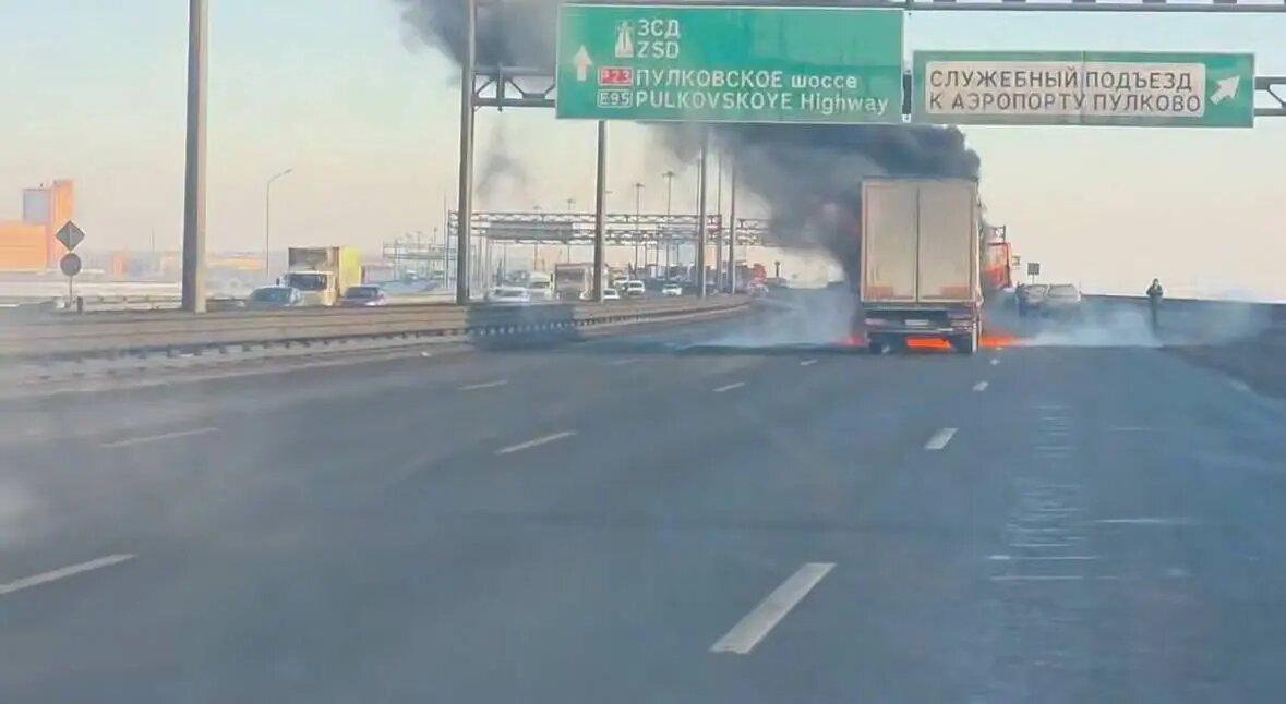    Фото: скриншот видео в телеграм-канале «Мегаполис | ДТП и ЧП | Санкт-Петербург | Питер»