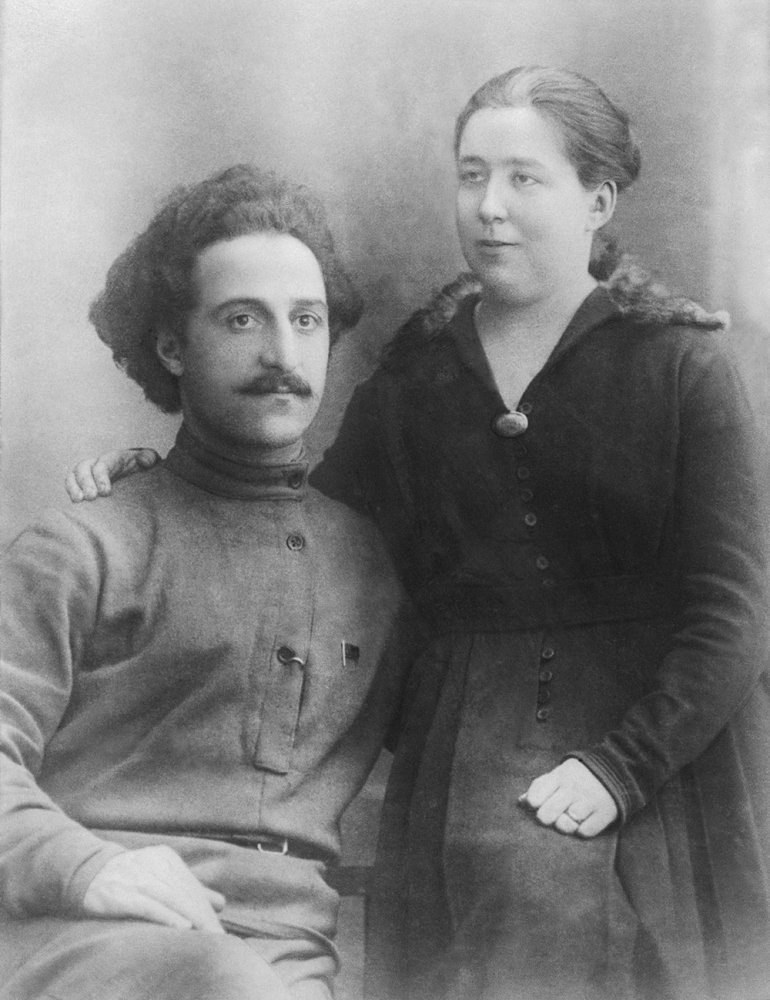    Советский политичсекий деятель Григорий (Серго) Орджоникидзе с женой Зинаидой., 1920 год/ТАСС