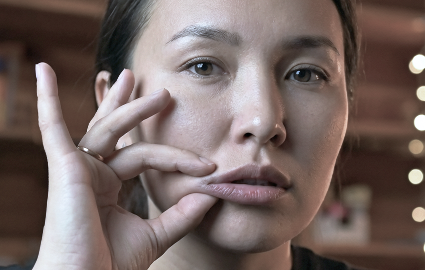 Три привычки, которые проваливают рот и портят форму губ