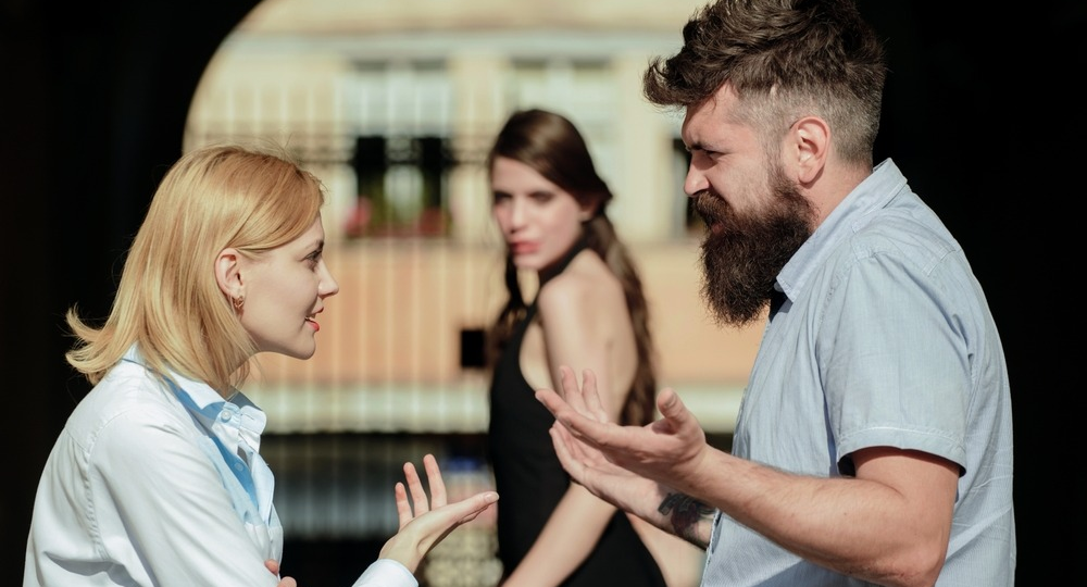 Пять неочевидных признаков, что бывшая все еще важна для него