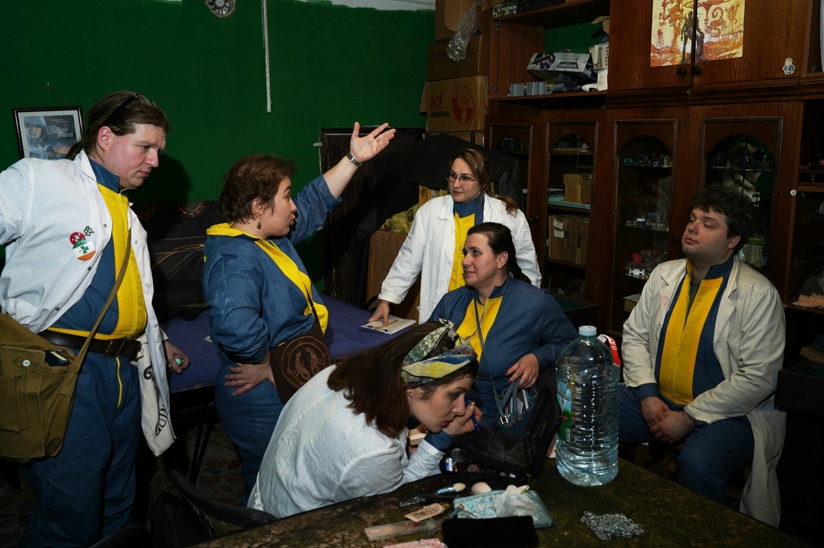 Подруга пришла обратно в научный сектор и спорит с нашей руководительницей.