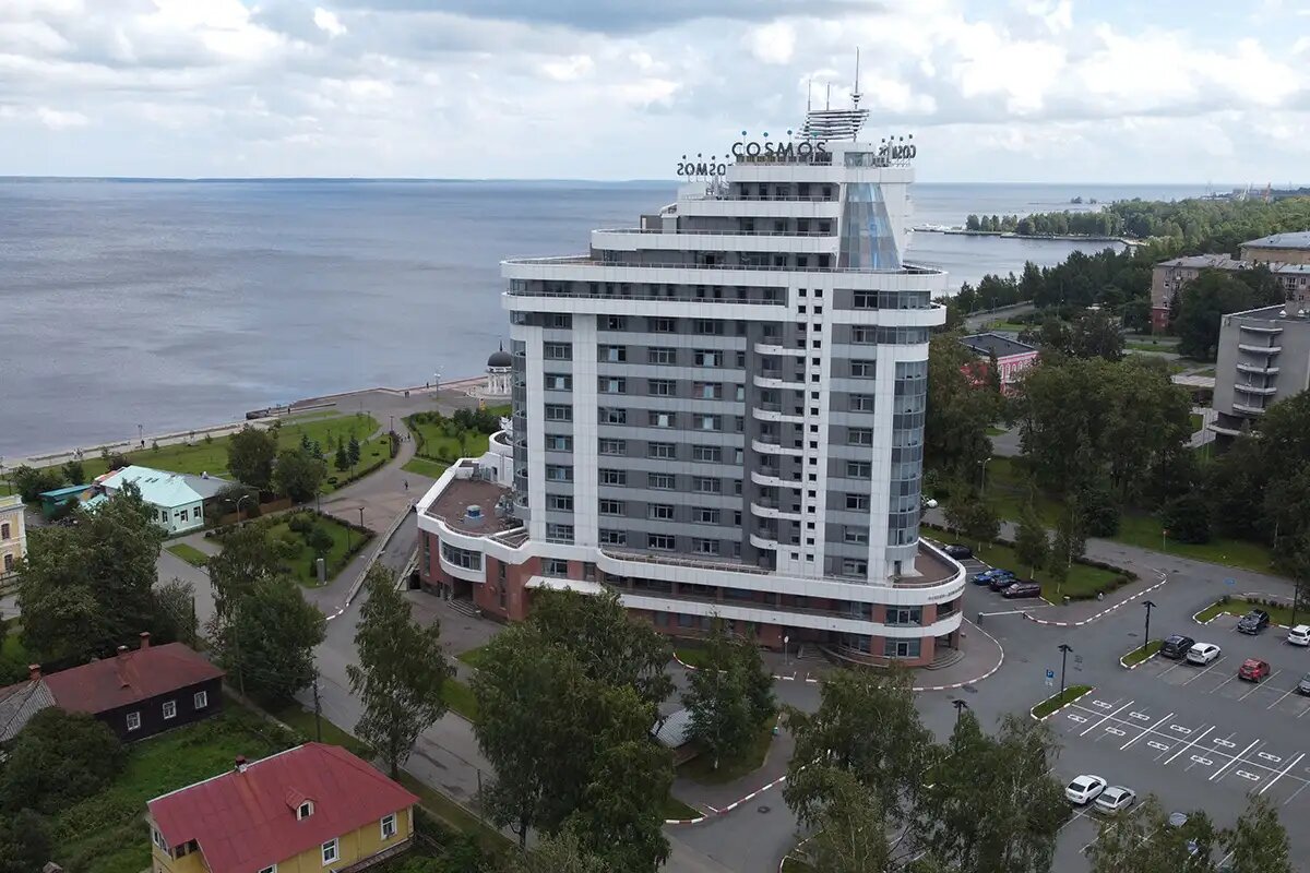    Cosmos Hotel (Петрозаводск). © wikipedia.org