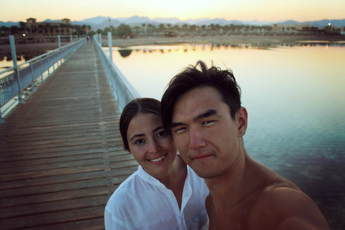 Автор фото: vk.com/nurlan_saburov. Комик Нурлан Сабуров вместе с женой Дианой.