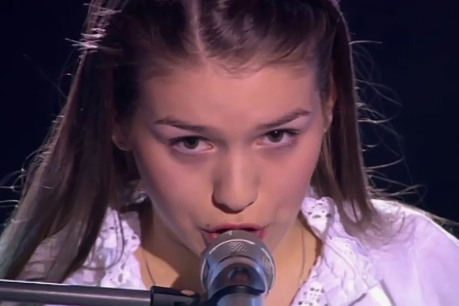 Люся на шоу Голос