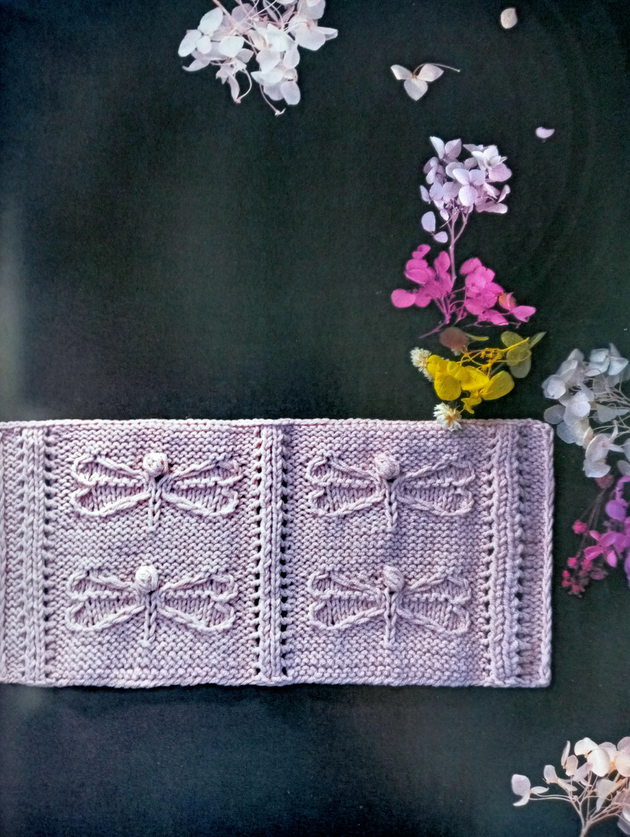 Стрекозы, фото из книги