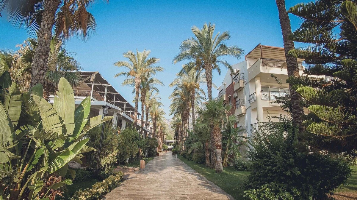    За 6 млн рублей в Сургуте можно купить студию, а в Стамбуле — двухкомнатную квартиру с ремонтом.   1MI