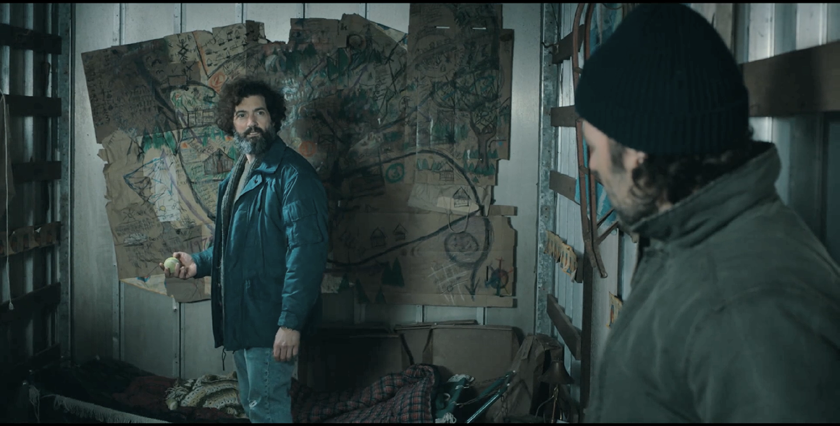 Очень надеюсь, что в четвертом сезоне, он на нее обратит внимание, и она не самоуничтожится как-нибудь