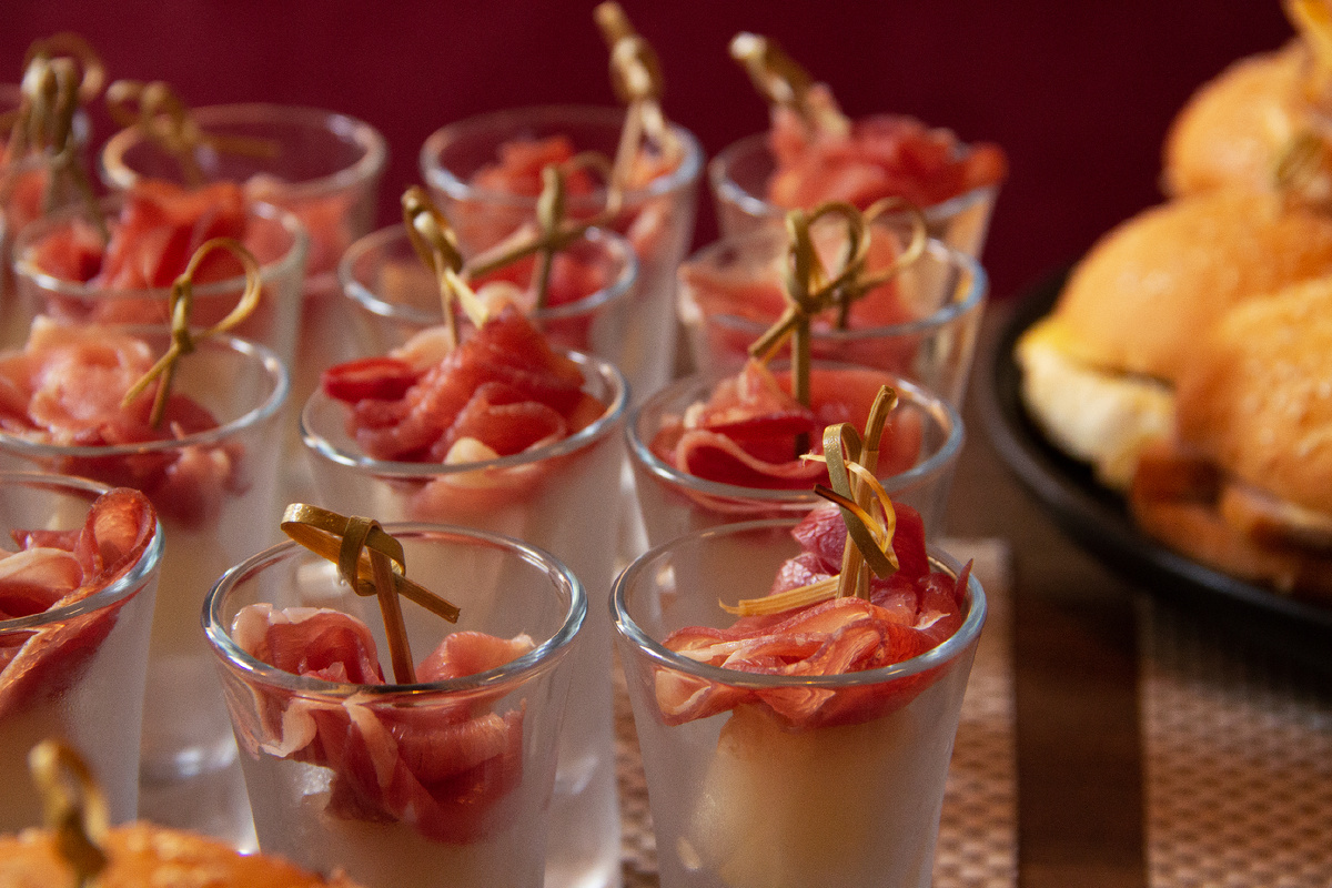Фото закусок из фуршетного меню, ресторан LOTOS, м.ВДНХ, Москва