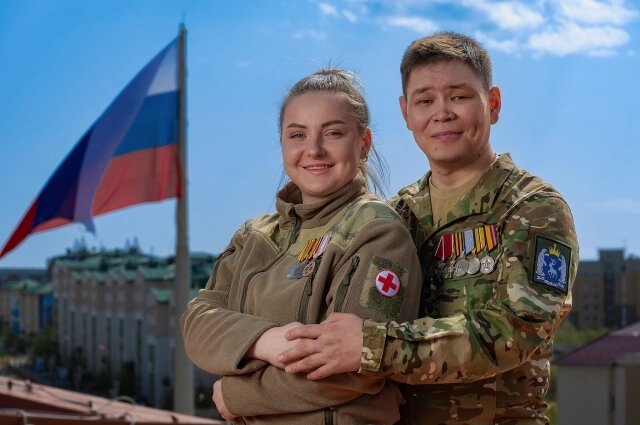    Фото: Заксобрание ЯНАО/ Анастасия Витязева. Родион Пуйко и его супруга Кристина.