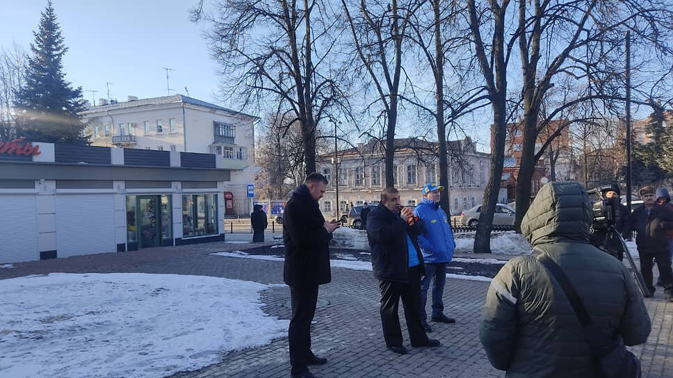 Юрист Константин Толкачев (слева) заявляет, что продолжит активную деятельность по защите прав ульяновцев.📷Фото: Константин Толкачев