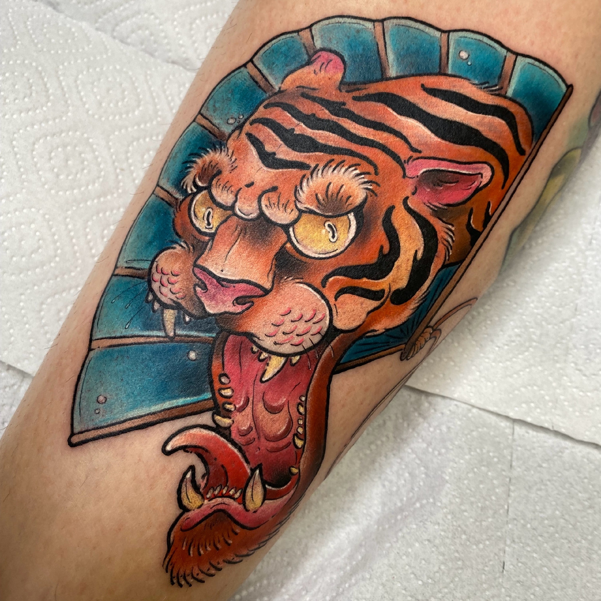 Большие кошки, выполненные в разных стилях: ньюскул. Мастер: Александр Викторович. Фото взято из соцсетей студии Wunderkammer.