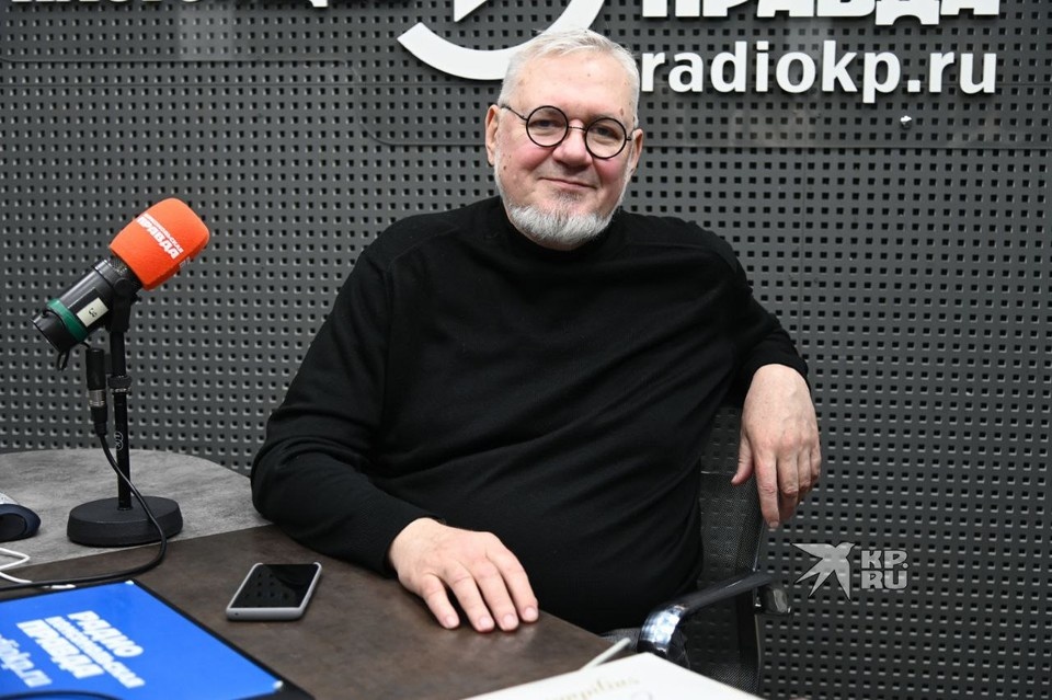    Дизайнер и художник Александр Коротич уже больше 40 лет оформляет пластинки и альбомы для музыкантов Ольга ЮШКОВА