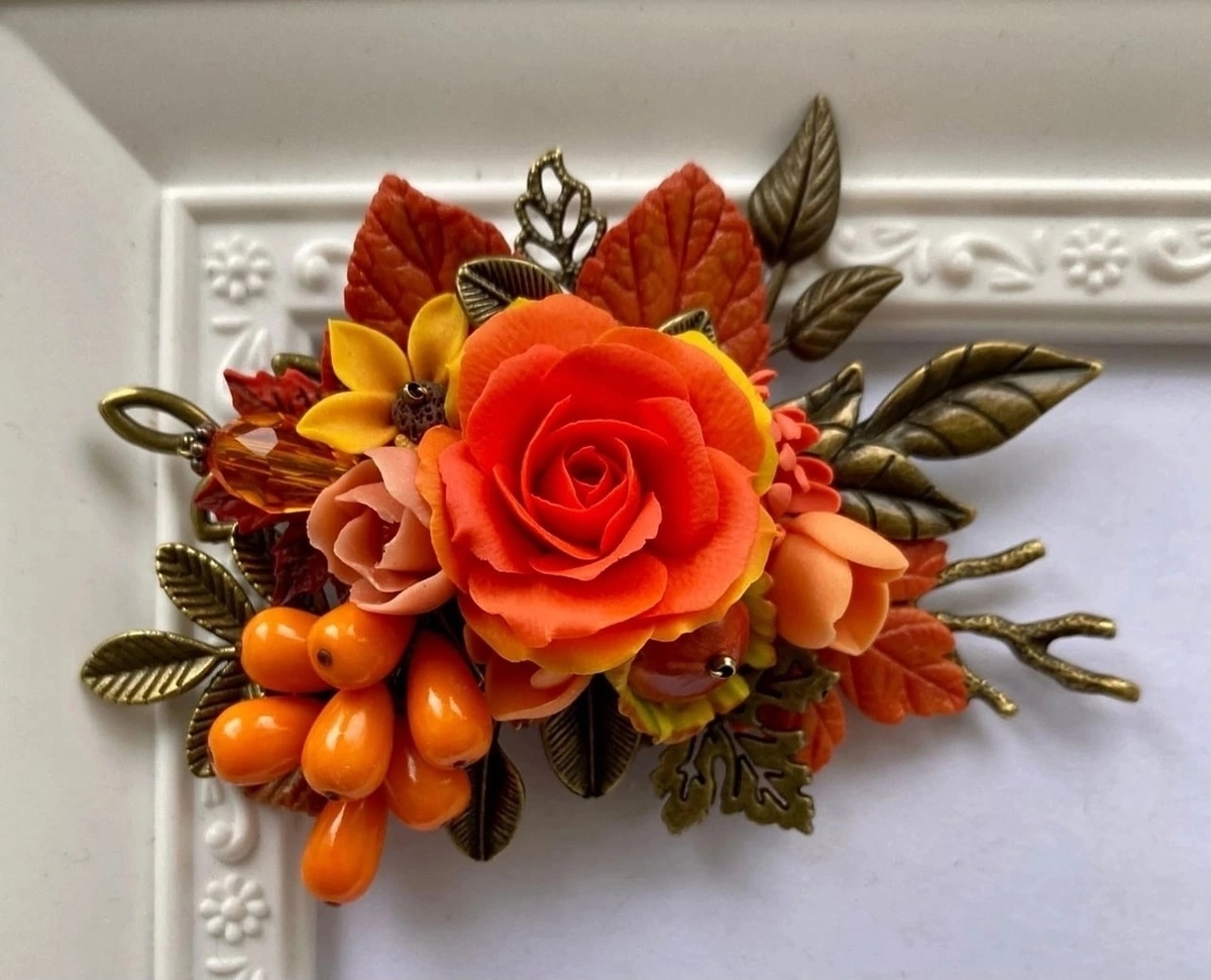 Автор броши - Алена Смирнова. Брошь ручной работы в технике плетения 