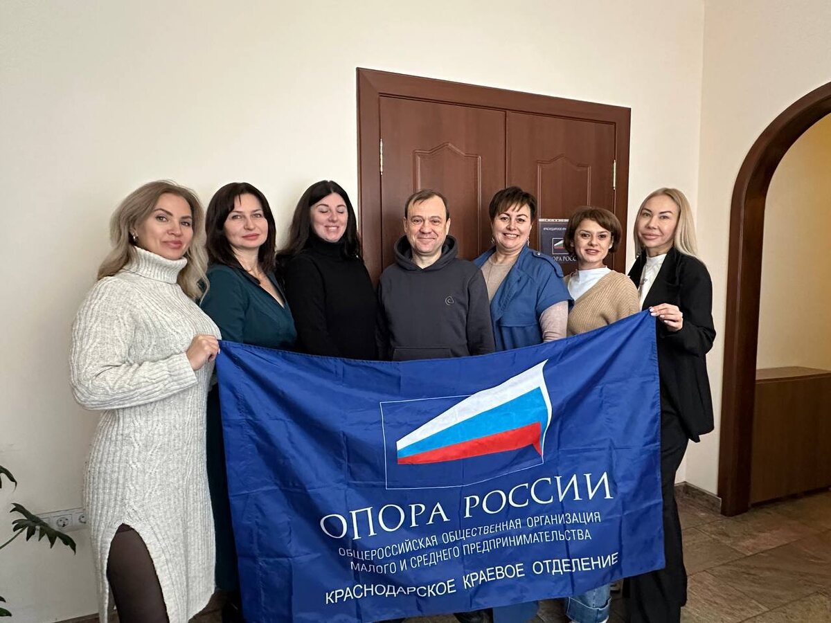 Председатель комитета — Наталья Некрасова, основатель компании «Сделка под ключ», инвестор, сертифицированный и рекомендованный РГР бизнес‑тренер, резидент КПН. 

Комитет будет заниматься повышением профессиональных стандартов отрасли, разработкой рекомендаций, методик и обучающих программ для риэлторов и участников рынка, анализировать рынок и формировать прогнозы: мониторинг ключевых показателей, подготовка аналитических материалов и отчетов, выстраивать диалог с регуляторами: представление интересов профессионального сообщества, участие в обсуждении нормативных инициатив, создавать площадки для обмена опытом: круглые столы, семинары, мастер‑классы и нетворкинг‑мероприятия, поддерживать внедрение цифровых и прозрачных практик в сделках с недвижимостью.

Это практическая и открытая площадка для профессионалов, где формируются реальные решения, направленные на повышение прозрачности, эффективности и доверия на рынке недвижимости.

Кому будет полезен комитет:
- риэлторам и собственникам агентств; 
- инвесторам и девелоперам; 
- юристам, работающим с недвижимостью; 
- представителям банковской и страховой сфер; 
- представителям органов власти и регуляторных структур.

Приглашаем к диалогу и сотрудничеству всех заинтересованных: экспертов, предпринимателей и институциональных партнеров. По вопросам участия в работе комитета, предложений по повестке или совместных проектов просим обращаться через официальные каналы Краснодарского краевого отделения «ОПОРА РОССИИ» или в личные сообщения нашей страницы.

Давайте вместе повышать стандарты и развивать рынок недвижимости в регионе!
