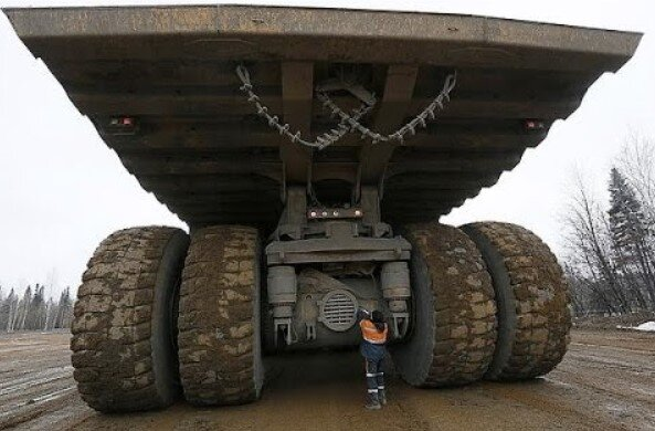 Легче ваших сапог: зачем махине в 13 000 тонн нужно давление на грунт меньше, чем у человека