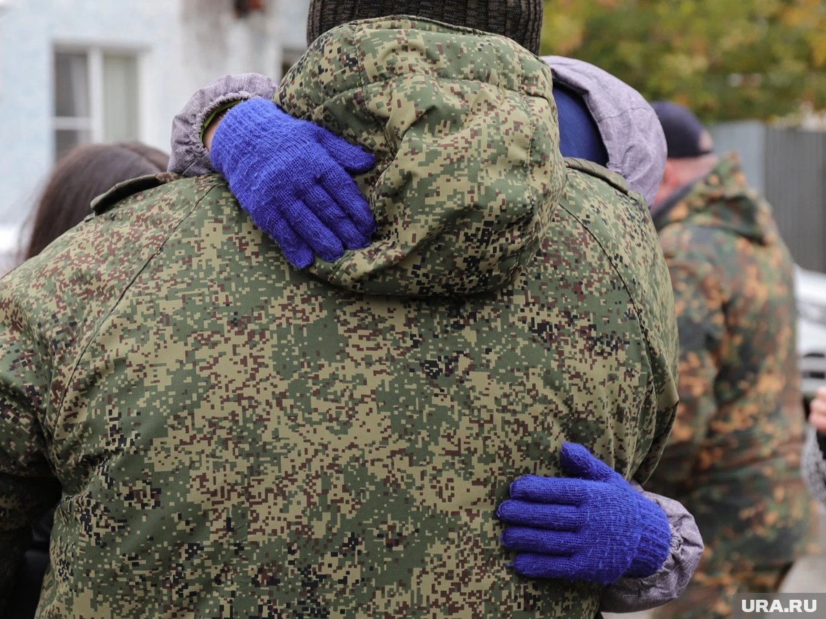     Семья ждет солдата домой (архивное фото)