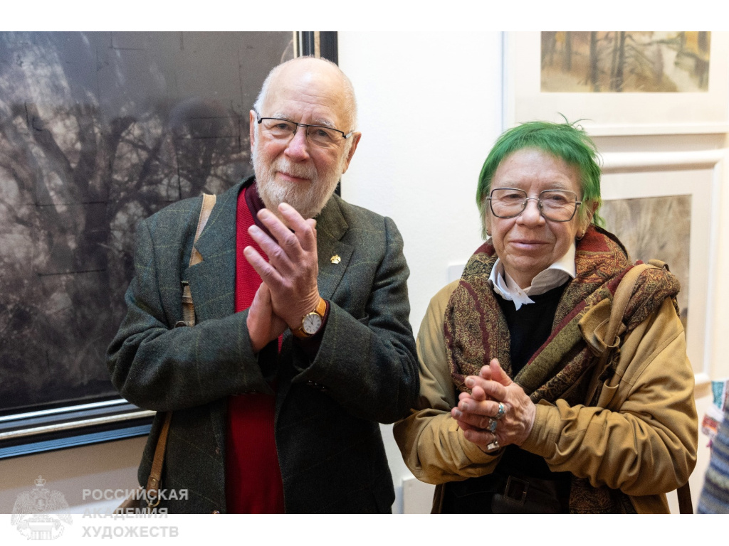 Гости групповой отчётной выставки Отделения графики РАХ «Графика-26» в Музейно-выставочном комплексе Российской академии художеств (Москва, Пречистенка, 19). Фото Виктора Берёзкина, пресс-служба РАХ. 2026.