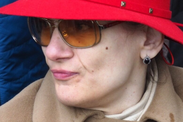     «Ошибся участковый»: юрист вдовы Алексея Баталова на ее похоронах рассказала, почему тело пролежало в морге две недели