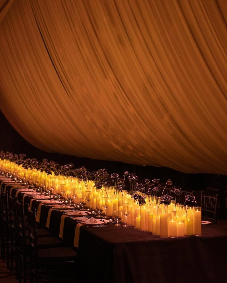 Стильное оформление ужина тысячами свечей