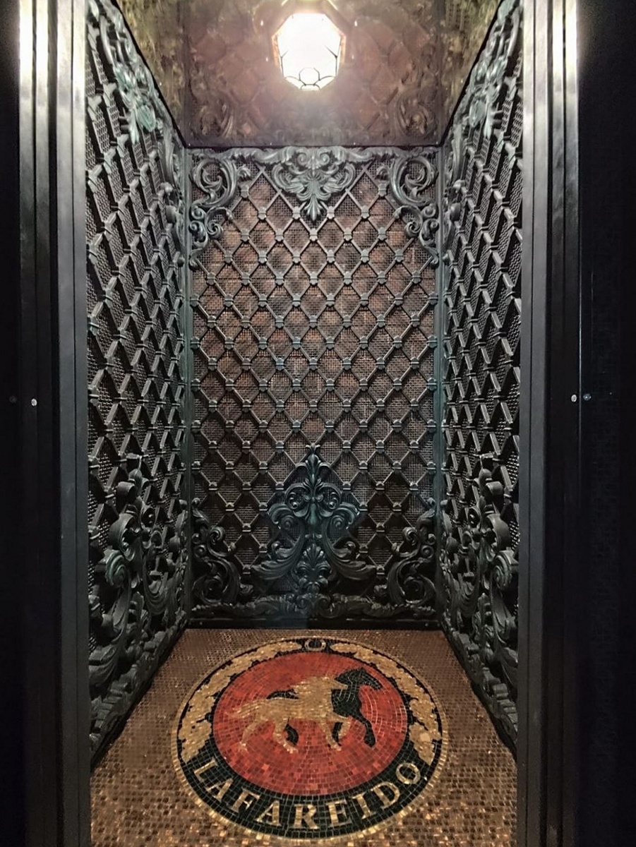 Винтажный лифт