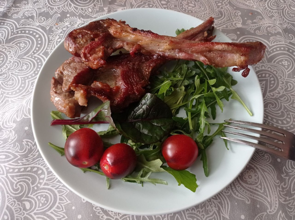 Каре барашка и чёрные черри.