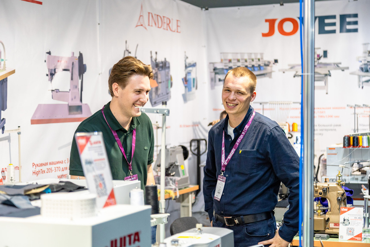 Стенд тоже должен говорить с покупателями на выставке, особенно с интровертами-наблюдателями. ТЕКСТИЛЬЛЕГПРОМ обучает ваших маркетологов созданию продающих стендов - бесплатно