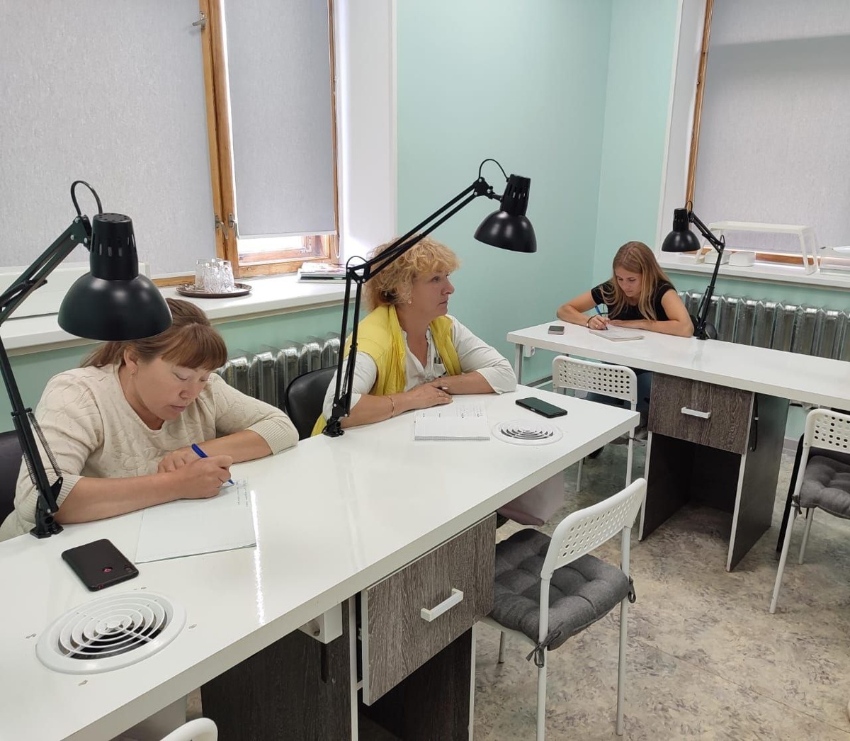 Курсы Мастера маникюра в учебном центре "Высотник-Проф"