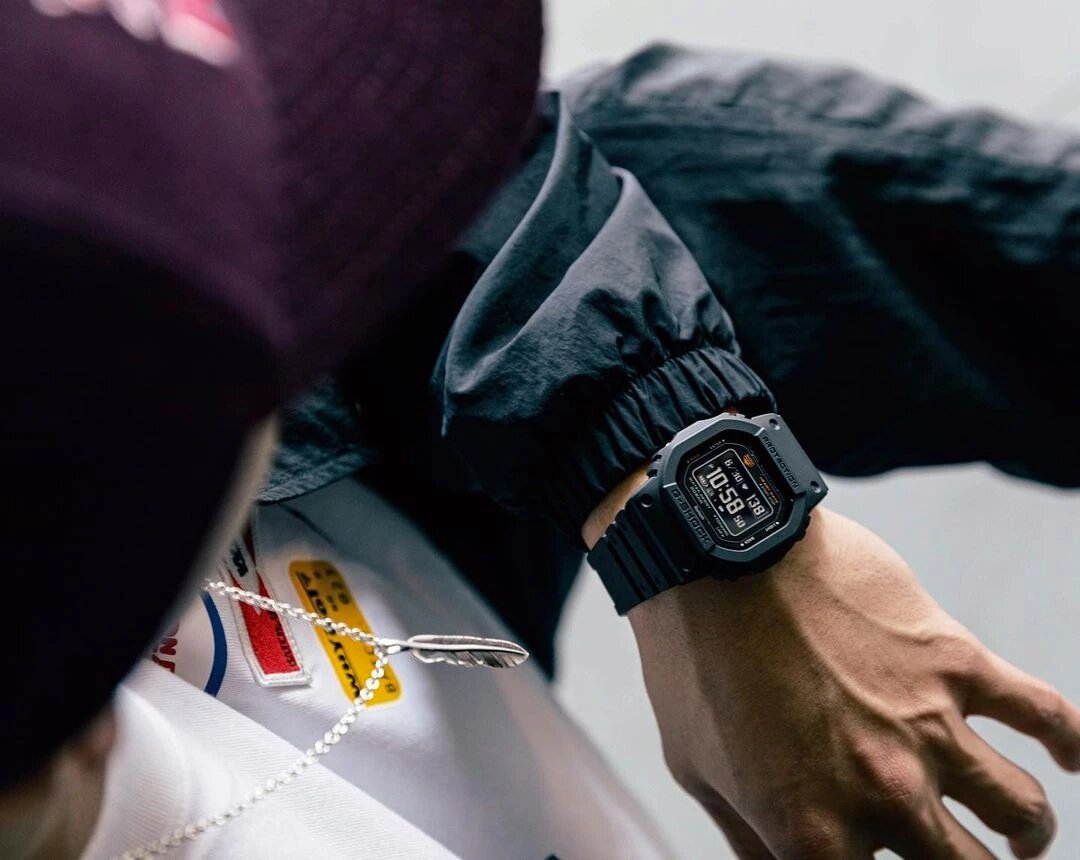 Знакомый черный квадрат на запястье стал помощником в тренировках