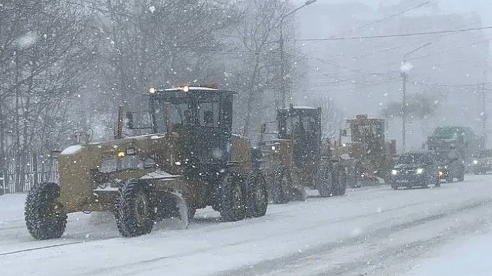 Губернатор Лимаренко: Метель на Сахалине стихает, но уборка снега продолжается