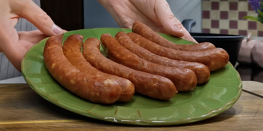 Вместо мяса взяла колбасу, результат превзошел ожидания. Такого вкусного и быстрого плова я еще не готовила