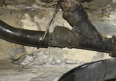     Подвал пятиэтажки в Красноярске превратился в пещеру