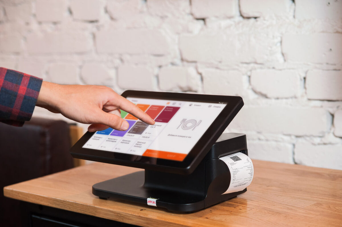 Смарт-терминал завис, не печатает чеки или потерял связь с ОФД? Не спешите вызывать мастера! В 90% случаев с АТОЛ SIGMA 10 можно справиться своими руками. Показываю проверенные решения, которые сэкономят вам деньги и нервы.