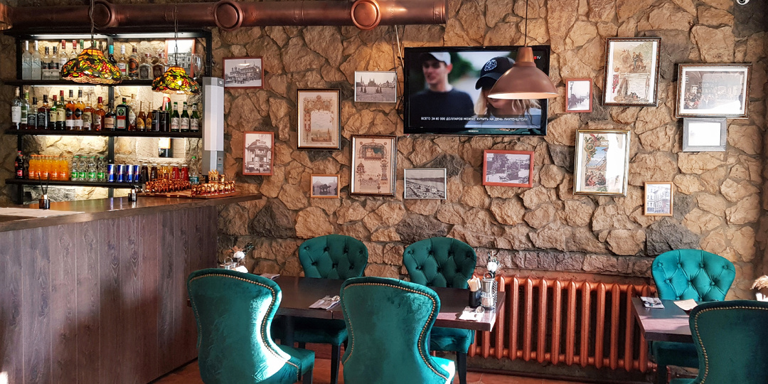 Обед и интерьер в ресторане "Приличные Люди". И правда - всё соответствует