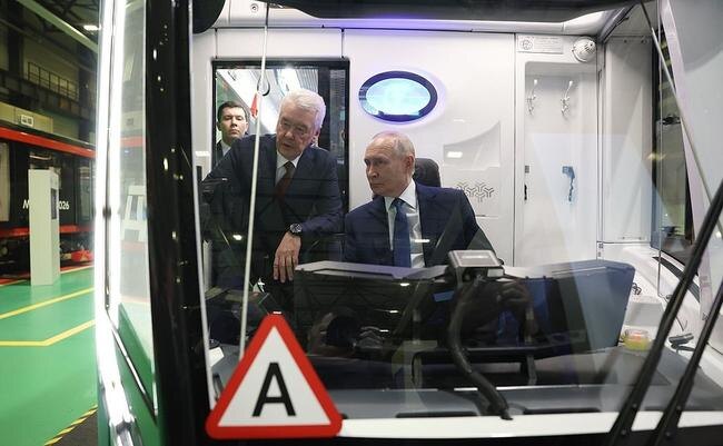 Похоже, один из следующих рейсов на автономном транспортном средстве
Президент России совершит вместе с Президентом Беларуси kremlin.ru