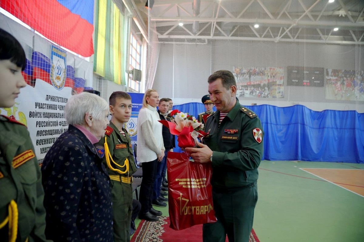    Соревнования посвящены памяти военного журналиста Анатолия Ягодина, в зале присутствовали его родные