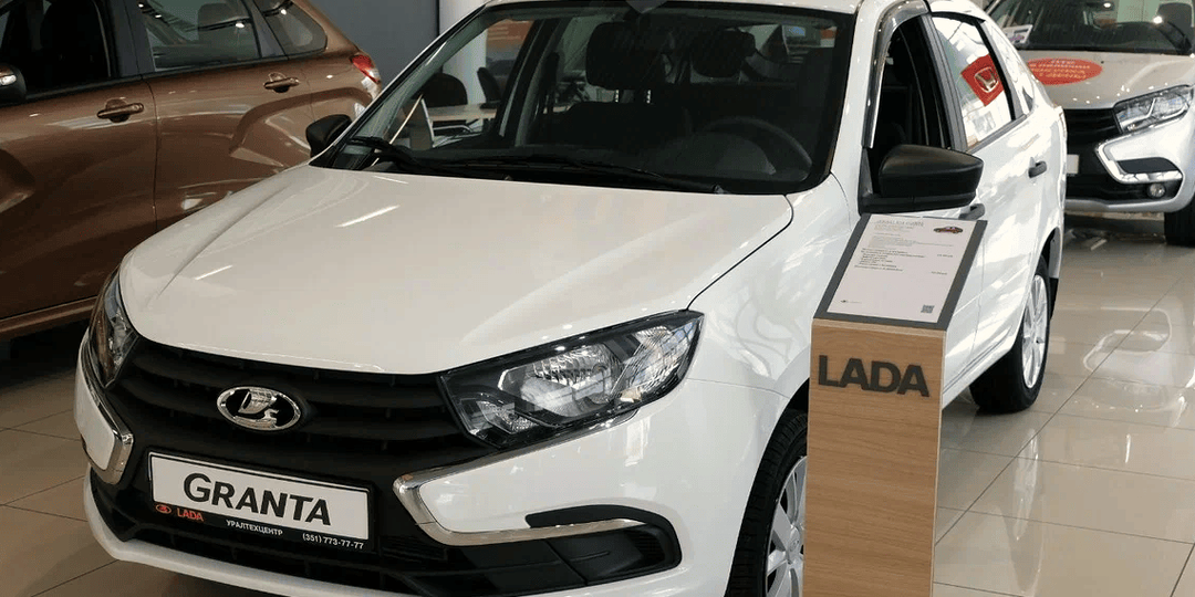 Заехал в дилерский центр LADA и выяснил, сколько сейчас просят за Гранту, Весту и Искру