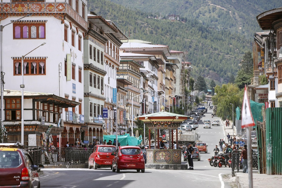    Жители Бутана предпочли дружелюбного полицейского на перекрестке вместо бездушной трехцветной лампы